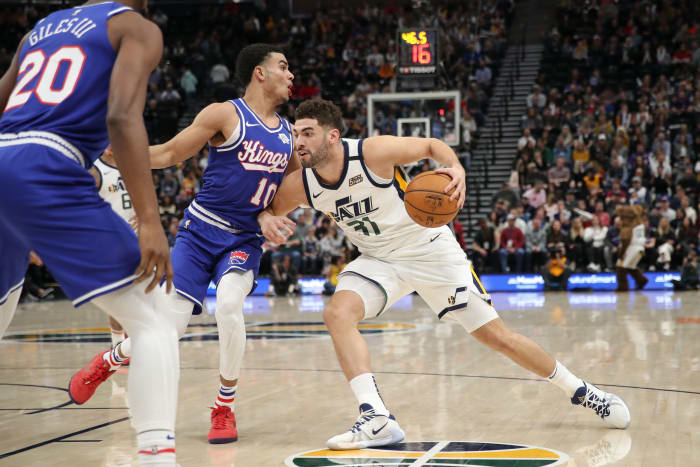 Georges Niang (31) and the Utah Jazz take on the Sacramento Kings